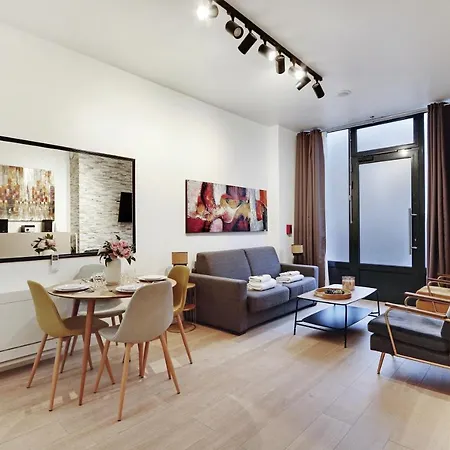 Rochechouart Apartment *
