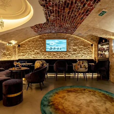 Roi De Sicile - Rivoli -- Luxury Aparthotel
