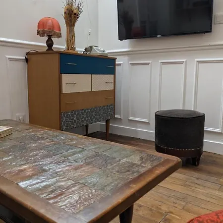 Guest house Private Acces To The Flat. Charming Parisian. *