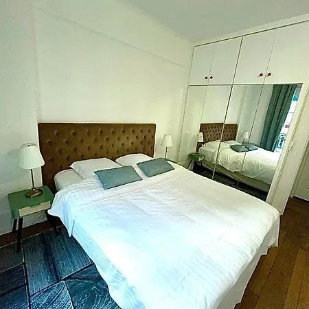 Center - Trocadero Eiffel Tower Apartment