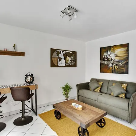 Appartement Chic Studio With Terrace Downtown