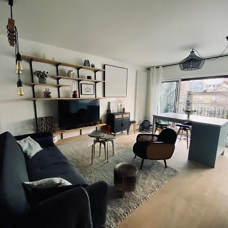 New, Appartement Au Calme, Balcon Sur Parc Prive
