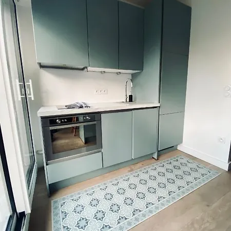 New, Appartement Au Calme, Balcon Sur Parc Prive