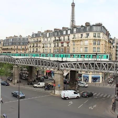 Eiffel Petit Louvre Отель 3*