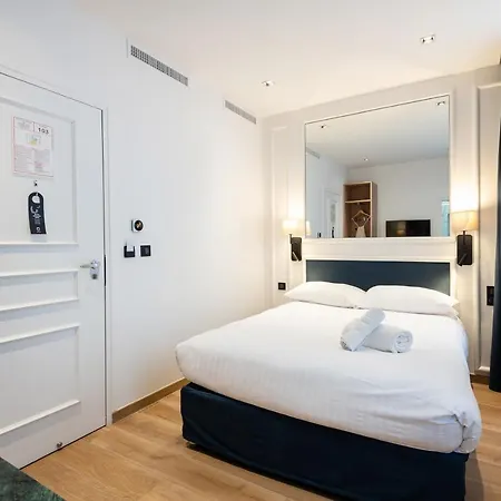 Hotel Au Coeur De Republique 3*