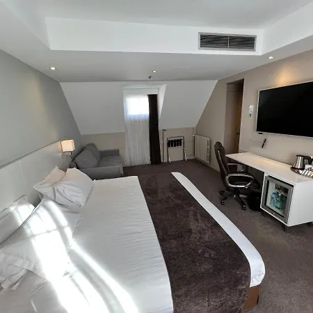 Hotel Paris-auteuil By Ihg