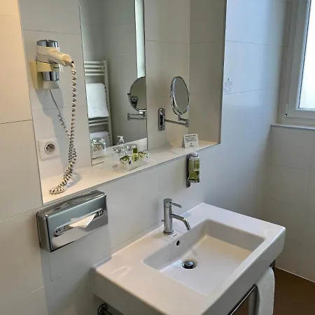 Paris-auteuil By Ihg Hotel 3*