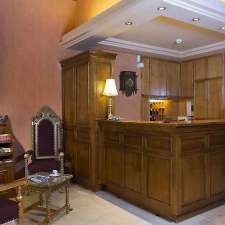 Du Palais Bourbon Hotel