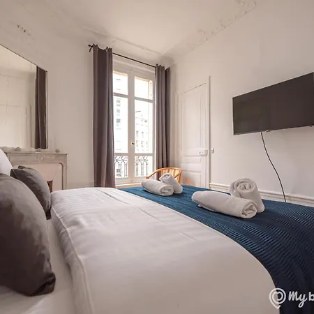 Apartahotel Mbm - Eiffel Tower View *
