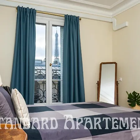 Couette-café Eiffel Tower View