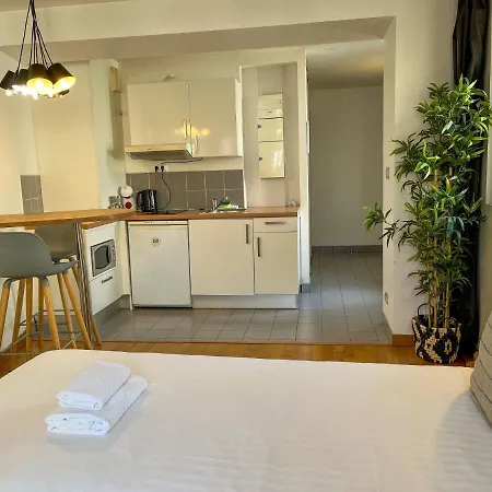 Charmant Studio Dans Un Immeuble 5 * Paris