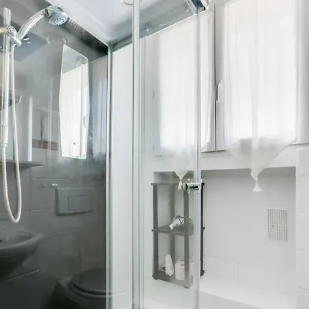 Homestay ++++ Privee Arc De Triomphe / Private Arc De Triomphe ++++ *