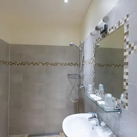 Mimosa Hotel *