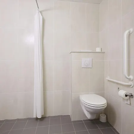 Hotel Porte Des Lilas 2*