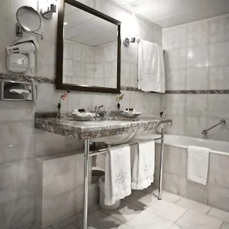Le Pera Hotel