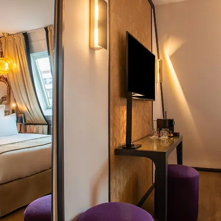 Yllen Eiffel Paris