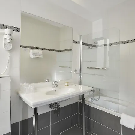 Hotel Carladez Cambronne 3*