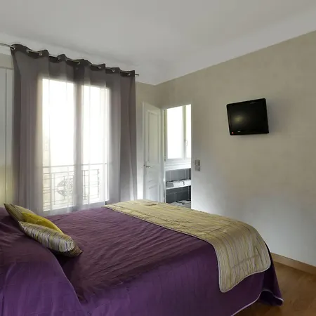 Carladez Cambronne Hotel 3*