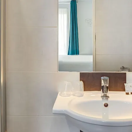 Carladez Cambronne Hotel 3*