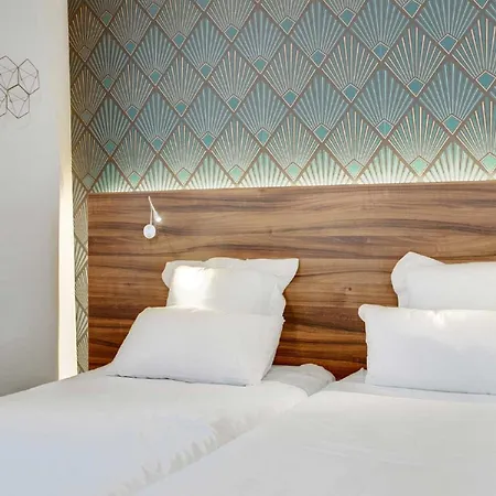 Hotel Carladez Cambronne 3*