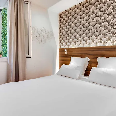 Carladez Cambronne Hotel 3*