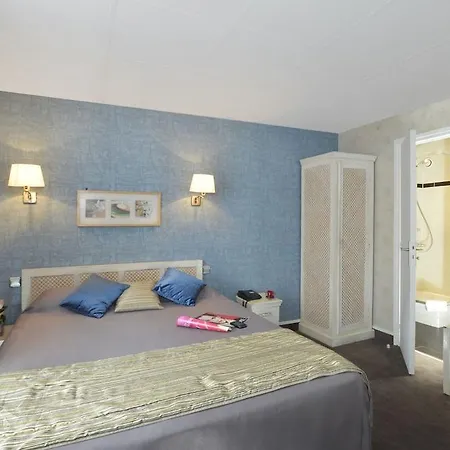 Carladez Cambronne Hotel 3*