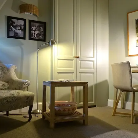 Le Petit Chomel Hotel 3*
