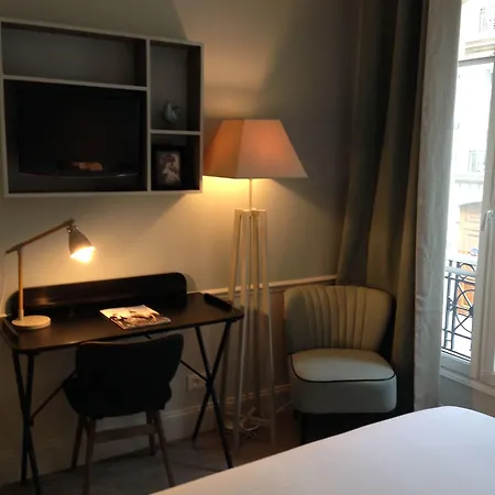 Le Petit Chomel Hotel 3*