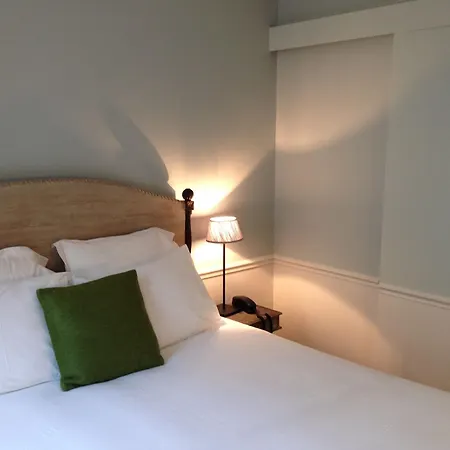 Le Petit Chomel Hotel
