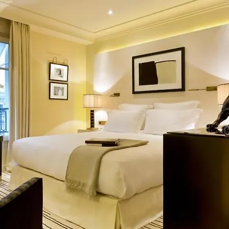 Montaigne 5* Paris