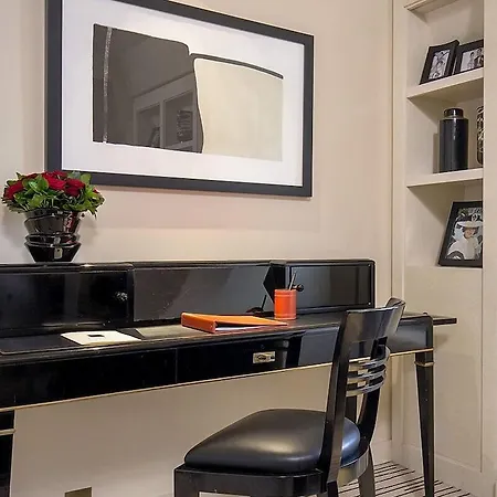 Hotel Montaigne 5*