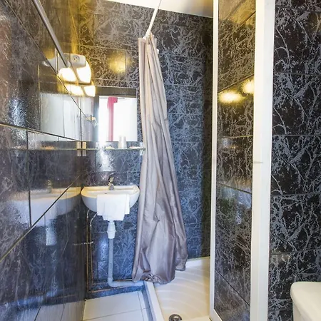 מלון Hipotel Printania Maraichers 2*
