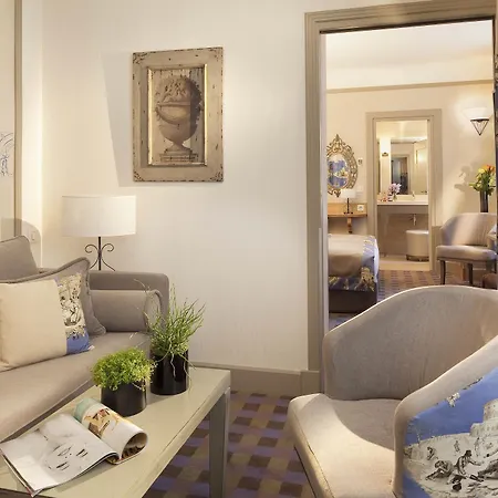 Foch Hotel