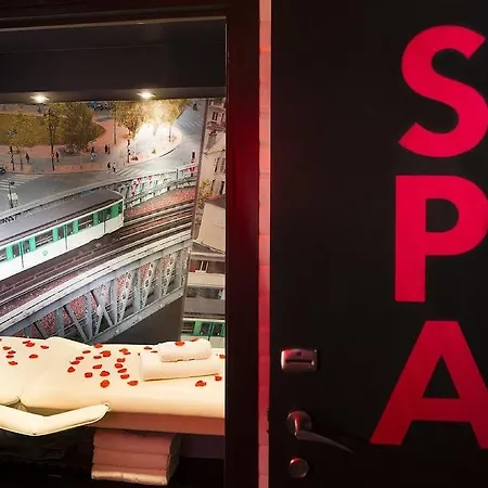 Eiffel Aparthotel 4*