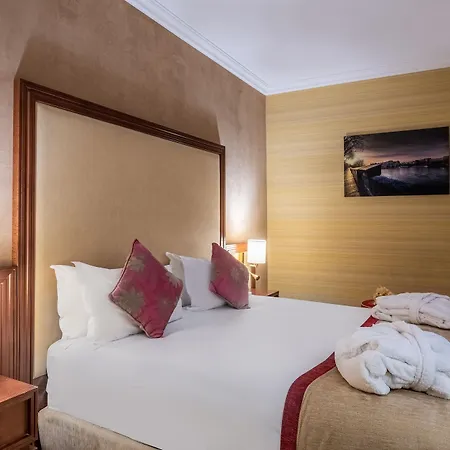 85 Saint Honore 3* Paris