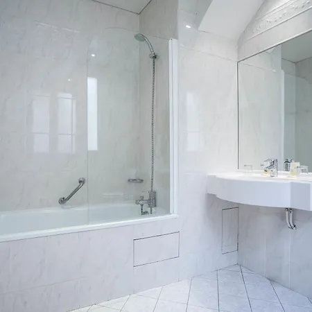 Delambre 3* Paris