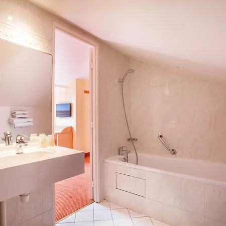 Delambre Hotel 3*