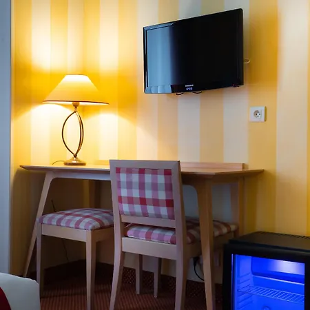 Hotel Delambre 3*