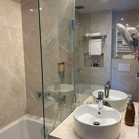 Hotel Louvre Sainte Anne 3*