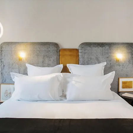 Hotel Handsome