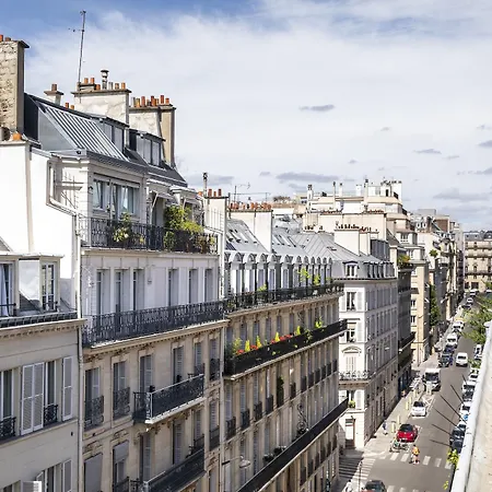 Отель Des Champs-elysees