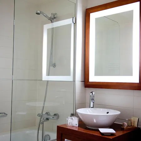 מלון Westside Arc De Triomphe 4*