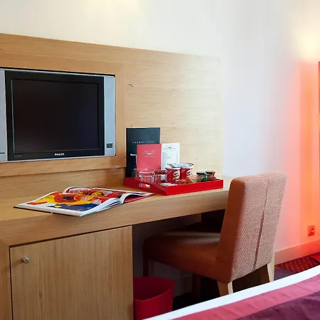 Westside Arc De Triomphe 4*