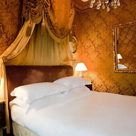 L'hotel Hotel 5*