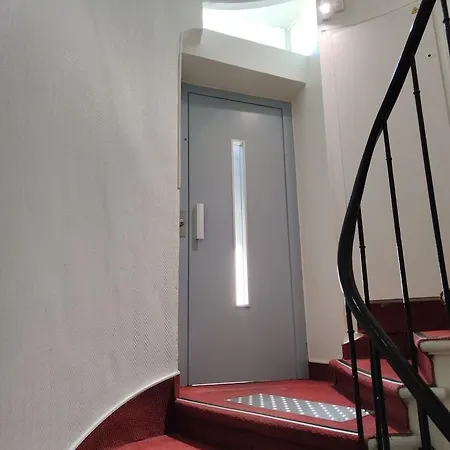 Alyss Saphir Cambronne Eiffel Otel 3*