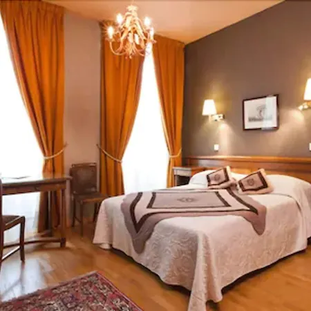 Du Palais Bourbon 3*