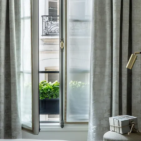Hotel Charles V Paris
