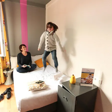 Hostel Arty Porte De Versailles By River