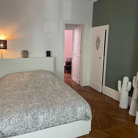 The Avenue Ternes Apartment