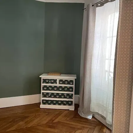The Avenue Ternes Apartment *